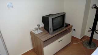 Гостевой дом Guest Rooms Kom София Двухместный номер с 1 кроватью и общей ванной комнатой-10