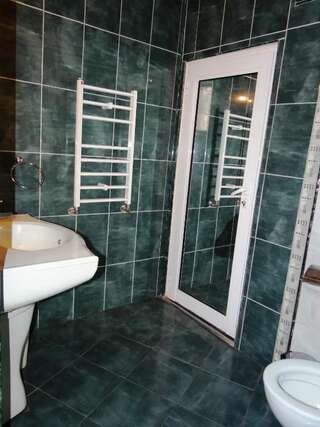 Гостевой дом Guest Rooms Kom София Двухместный номер с 1 кроватью и общей ванной комнатой-12