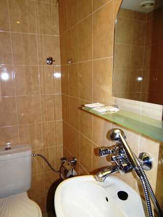 Гостевой дом Guest Rooms Kom София Двухместный номер с 1 кроватью или 2 отдельными кроватями-4